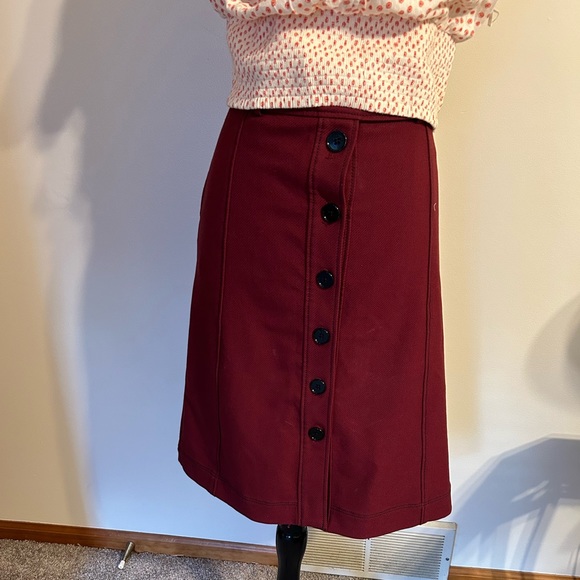 Size 10 regular burgundy skirt. Length 25 1/2 - Picture 2 of 3
